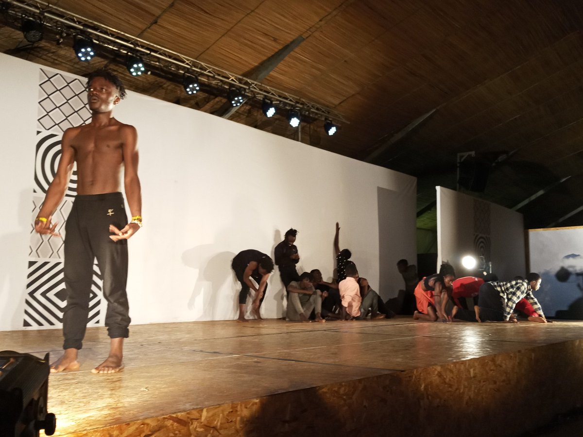 RwandaArtsIn's tweet photo. #Hapenning
#EANT festival performances at #KCEV #CampKigali
@GoetheKigali @MINISPOC @rwBritish @AmizeroK
#contemporarydance #RAI #Rwanda #RwOT https://t.co/yzGssLhoPE
