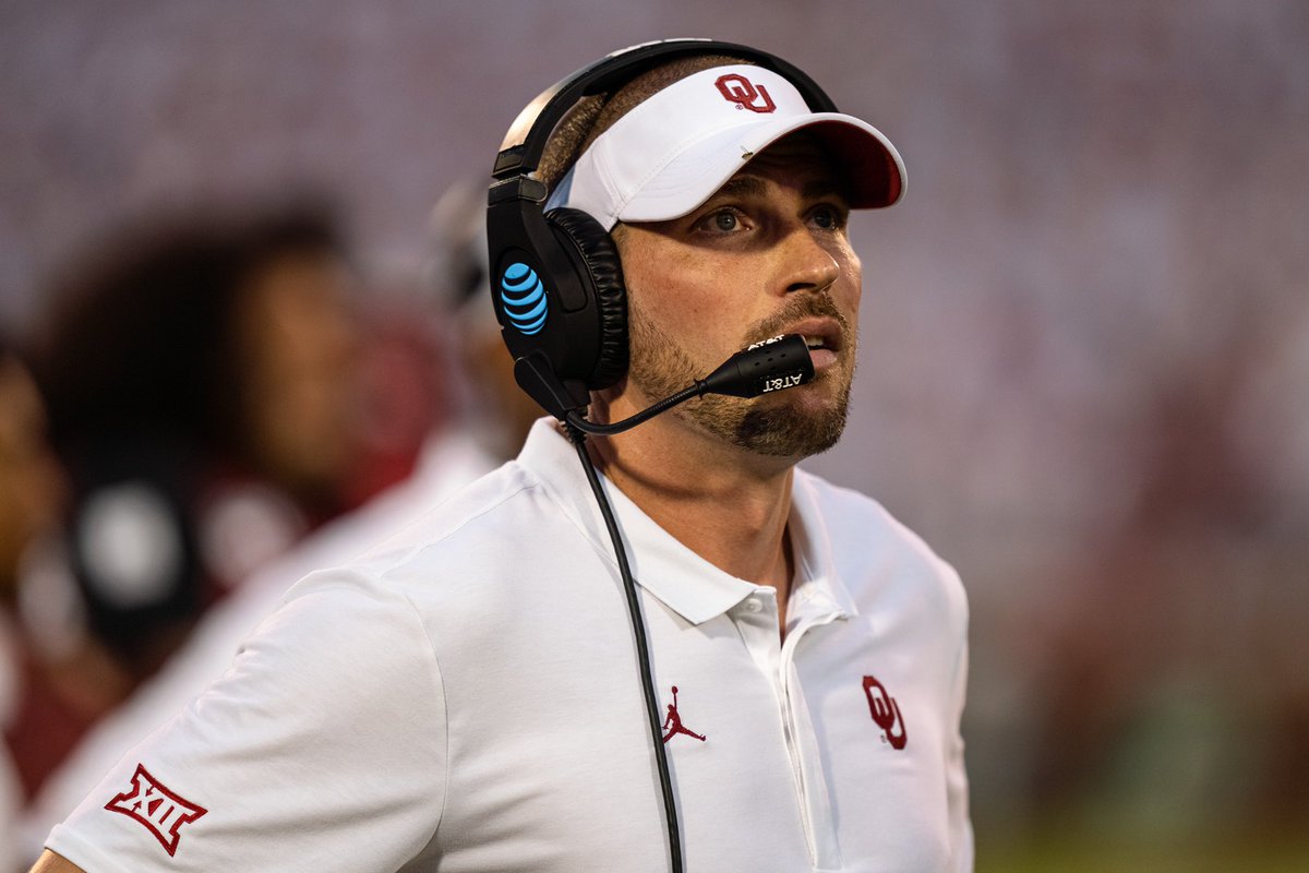 Bdrumm_OUI's tweet photo. People scoff at #Sooners schedule so far, but through 4 games #OU Defense ranks: 

43- Yds per game

28 - scoring def (Houston 4th qtr hurt)

5- in 3rd down stops

13 - PASSING DEFENSE (129 last season)

30 - defense efficiency 

3rd - TEAM EFFICIENCY 

#GrinchEffect #SpeedD https://t.co/u26rkkqT9R