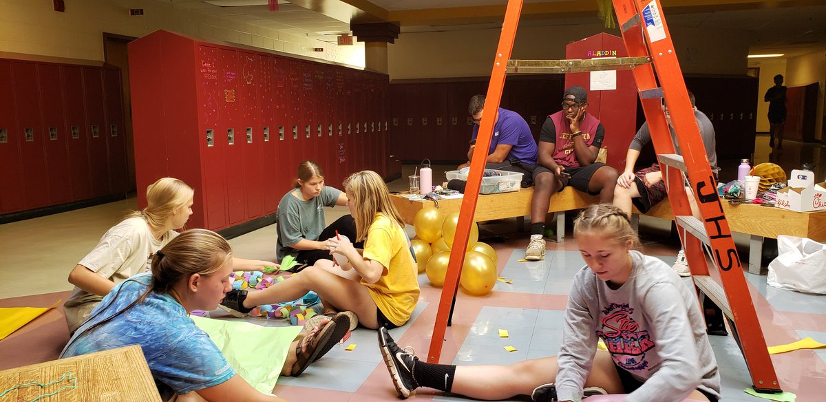 JhighClassof201's tweet photo. Kickin off Jhigh Homecoming week right!  Welcome to Arabian Nights!
Hallway decorations finishing up today! https://t.co/XljLODbZGh