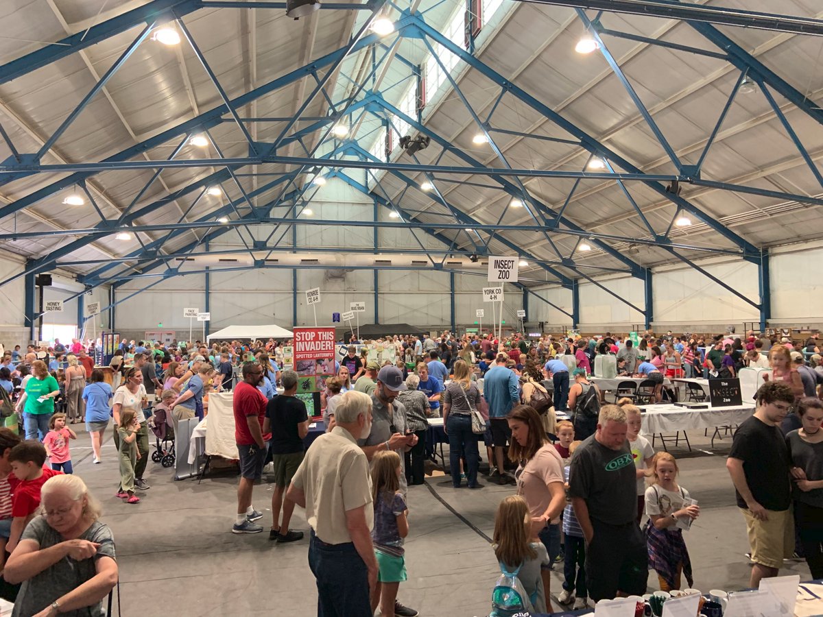 beescapepsu's tweet photo. A great weekend at #PennState 's #GreatInsectFair2019.
It's always fun to share with the public the importance of pollinator conservation while spreading the good word of #beescape, #beekeeping, and #entomology! https://t.co/1CJ3u2JMQL