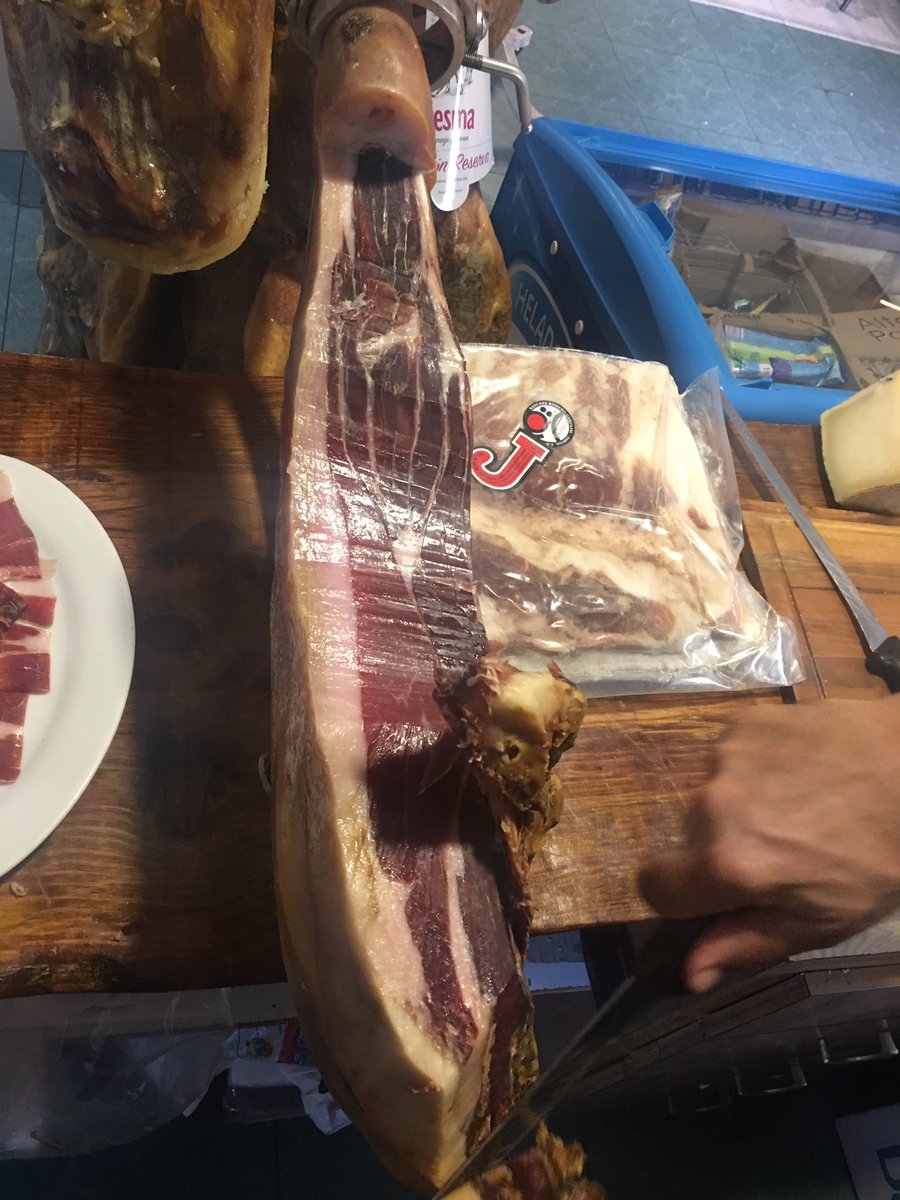 saboresdlmancha's tweet photo. Nueva entrada en nuestro almacén: Jamón de Guijuelo Iberico de Cebo Julián del Aguila. Será sin duda el jamón de las próximas Navidades.
https://t.co/0UvYISVte5
#IbericodeGuijuelo #JamondeGuijuelo #Guijuelo #JamonIberico #IbericHam #GuijueloHam #elmejorjamoniberico #HamLover https://t.co/EXg8h7UAjZ