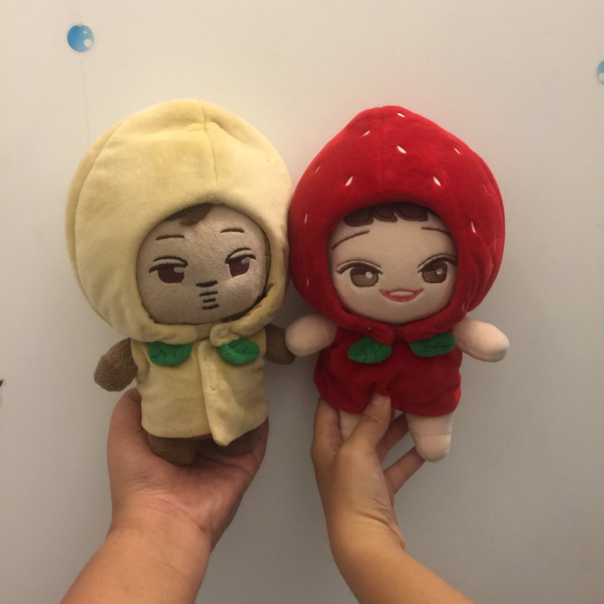 wonuskim's tweet photo. mango nini and berry dae 💛❤️ #jongjong https://t.co/zbgNnwX31V