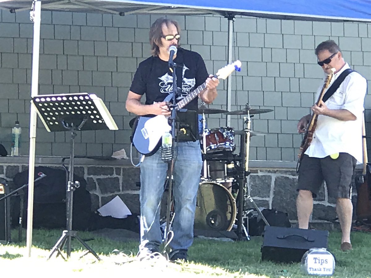 Jenifer_Saylor's tweet photo. #SalsburyDays #SundayFunday #SalisburyMA #livemusic #CLProject #SalisburyLibrary #BookSale fun times today in Salisbury center!!! @GrtrNbptToday https://t.co/SdeylvCF5E