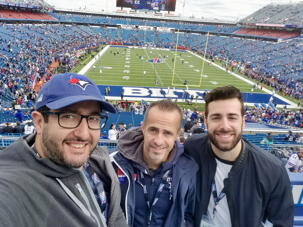 vmcmediacanada's tweet photo. All punts are highly intended. 🏈 https://t.co/SQNfRoEsyy