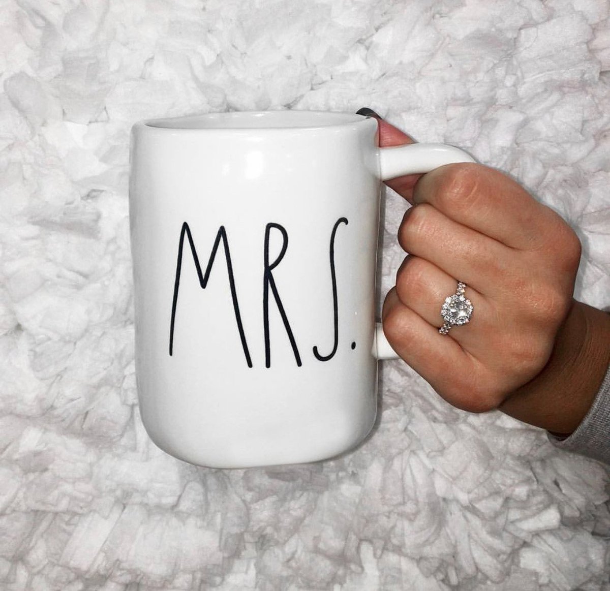 CrisscutNewYork's tweet photo. Happy #nationalcoffeeday ☕️ #engaged #christopherdesigns #engagementring 💍💎💕 #mrandmrs #fallproposal #weddinginspiration #weddingplanner #coffeetime☕ @CrisscutNewYork https://t.co/FFRizmh2Eb