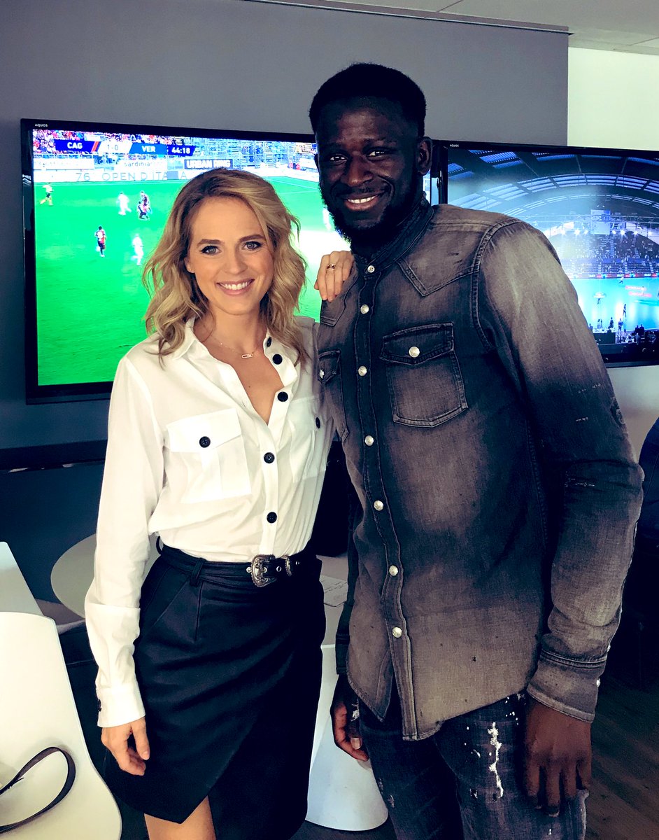 Claire_Arnoux's tweet image. Pour gagner le maillot du capitaine @FCNantes Abdoulaye #Toure 
RT et FAV ce ce post! Tirage au sort dans #tribunesports @beinsports_FR en direct à partir de 19h!