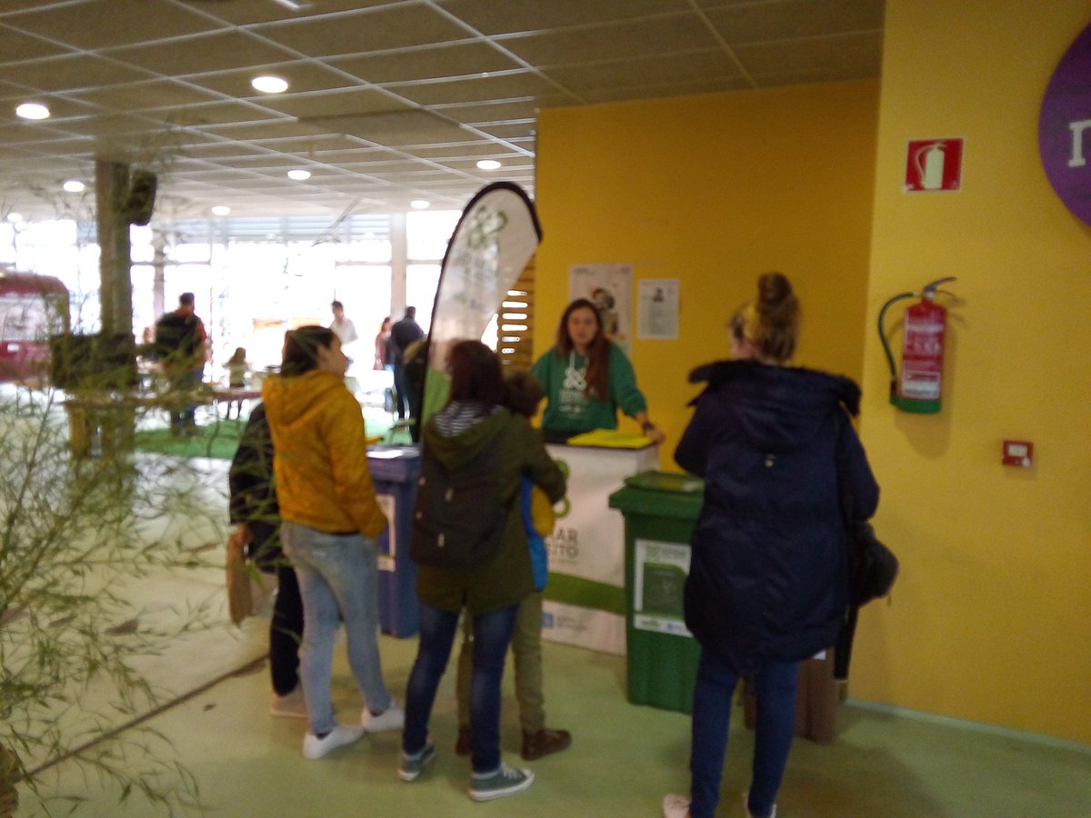 separaconxeito's tweet photo. Productos de tempada, gastronomía e moito público na Feira Arzúa Ecolóxica (#Arzúa) e na festa de San Campio(#Outes), dende as nosas carpas informativas explicamos os 2 sistemas de xestión de #residuos que temos en Galicia. Moitas grazas por visitarnos! @ecoembes @GaliciaSostible https://t.co/ZSZJHBkKVy