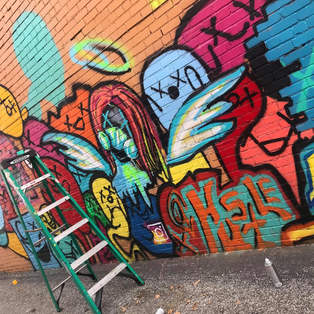 artforce5000's tweet photo. @hustle_arts is always hustlin'. You can see some of his newest work on the side of Damsels Bar off of Franklin Street in Evansville 😎🎨🍻 #AF5000 #HustleArts #art #spraypaint #tagging #graffiti #artist #localart https://t.co/S4XZBpCM20