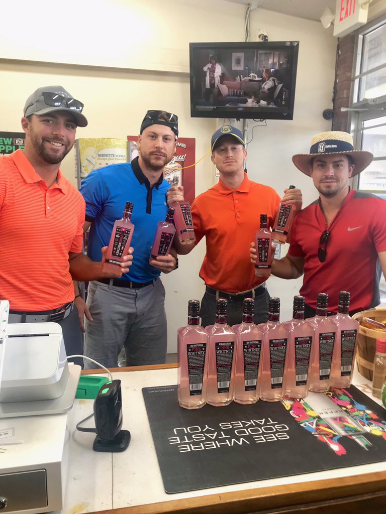 travismac22's tweet photo. Went to Myrtle Beach on a Pink Whitney trip and ended up golfing @BizNasty2point0 @ryanwhitney6 @RearAdBsBlog #howareyaaa https://t.co/AqCUR0Mudv