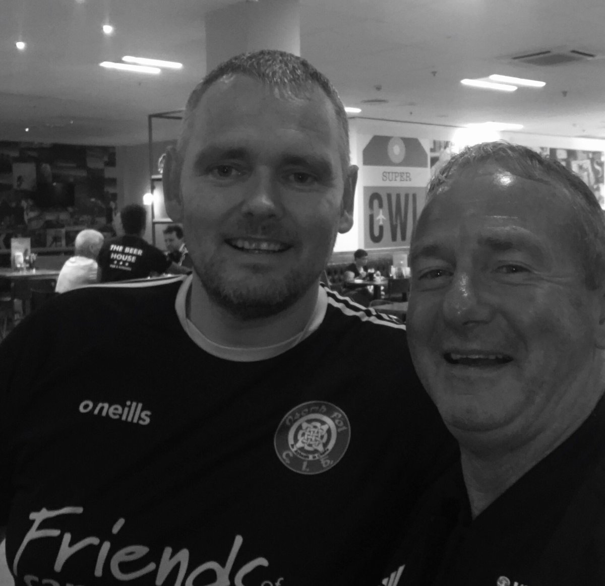 SeamusHeath1's tweet photo. Just met @AnnaghUnitedFC best ever Keeper. #Starstruct #No1 #legend He’s brighning up @CardiffAirport He’s telling everyone who will listen!! https://t.co/HzIcvFX3n6