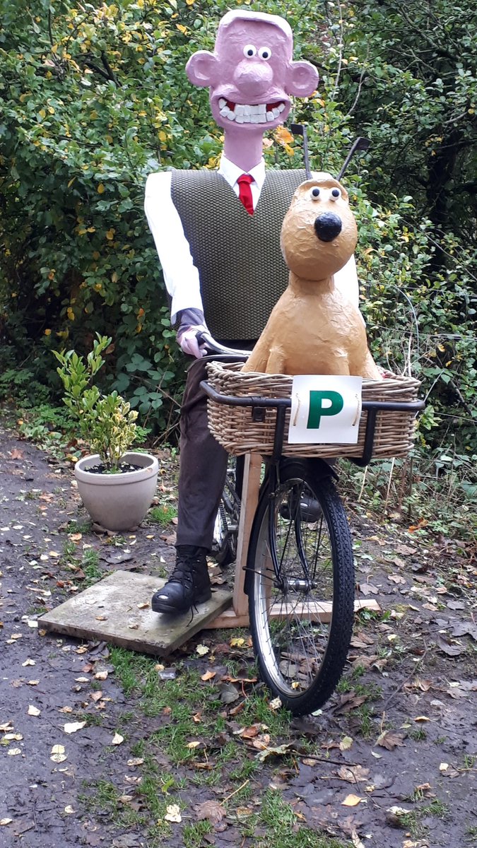 Paul_Sanderson5's tweet photo. Great support for @HorsehayPool Scarecrow Festival and @TSRHeritage Community Day, hundreds of visitors. Thanks to everyone for making the fantastic scarecrows and for your support despite the rain. https://t.co/DclKiJgh15