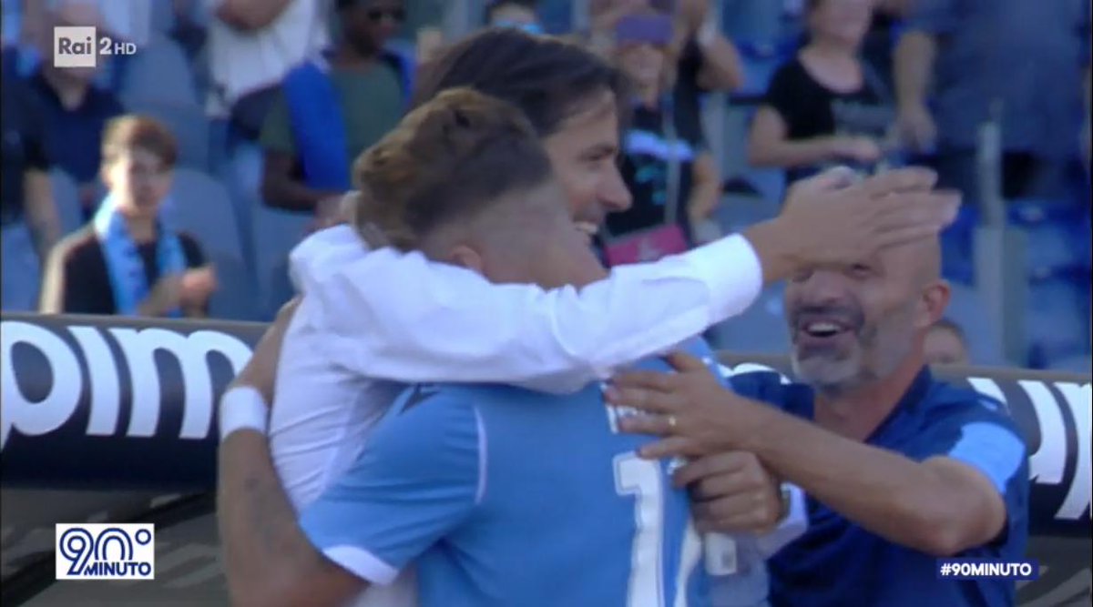 Teotino su #Immobile: "Io non l'avrei punito, a San Siro avrei messo uno come Ciro in campo subito dal primo minuto. Si sa che da sempre i rapporti tra Immobile e #Inzaghi sono buoni" #LazioGenoa #90minuto 👉bit.ly/2ncqXWw