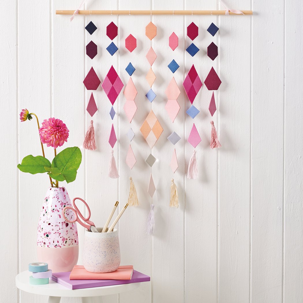 How’s this for something a little different? Give EPP a home décor twist with Laura Pritchard’s soft tassels and sharp shapes, only in issue 78