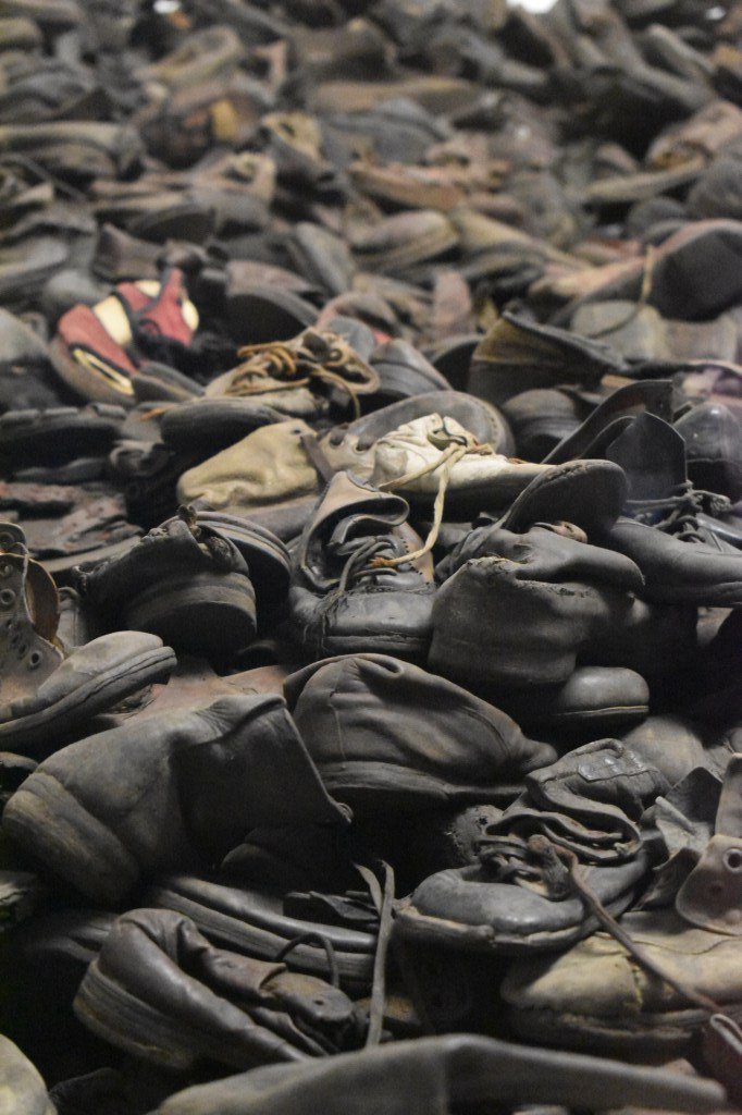 sitotheworld's tweet photo. Visiting Auschwitz, an experience that will leave a mark on you. https://t.co/4XUhNfUt2s https://t.co/qqgffdzEGr