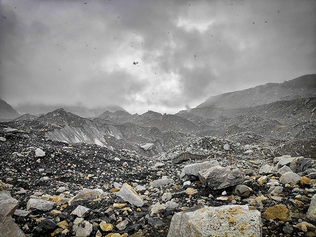 The Call of Cthulhu
.
.
.
.
#horrorart #nepal #trip2019 #travel #travelphotography #cthulhu #liketheweathertoday #errie #horror #photooftheday #amazingshot #lightings #mountains #himalayas #dark #snowing #canon750d #canon #lowtemperature #lovethisplace #… ift.tt/2nKdgOF