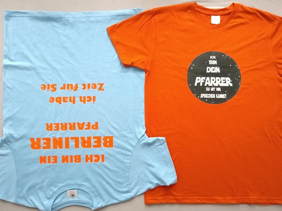 Vladimirowitsch's tweet photo. @kirchgezeiten @FrauAuge @Pastorix2 @KolBln @priestofberlin hat so was hier #tShirtAktion https://t.co/uWVVkx0tLZ