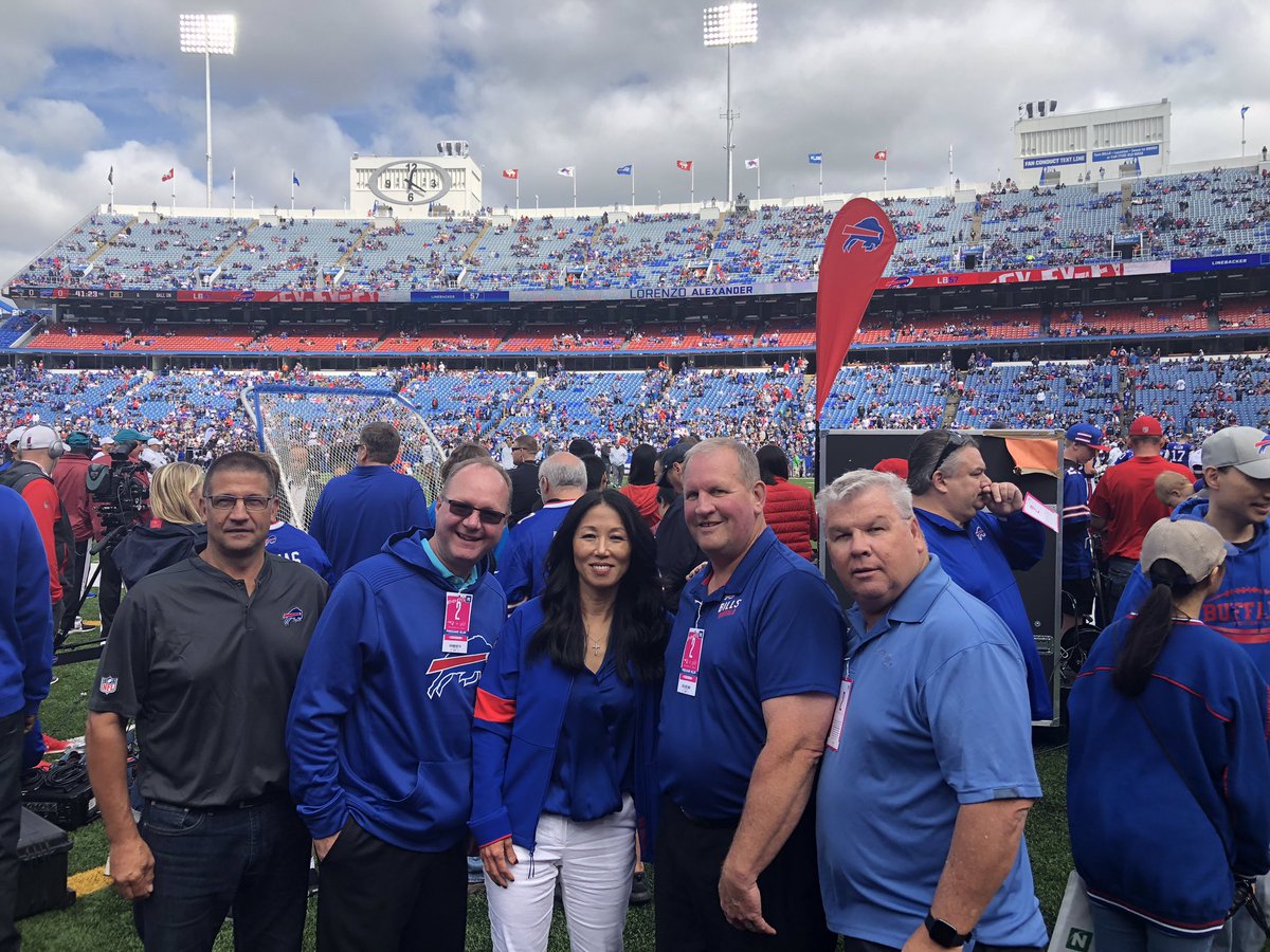 276Carpenters's tweet photo. Building our relationship with @BuffaloBills owner Kim Pegula, EST Tom Flynn, Dave Haines, @KimPegula , Chris Austin, Dave Brumsted #NERCC #Carpenters276 https://t.co/XIdZucyNrp