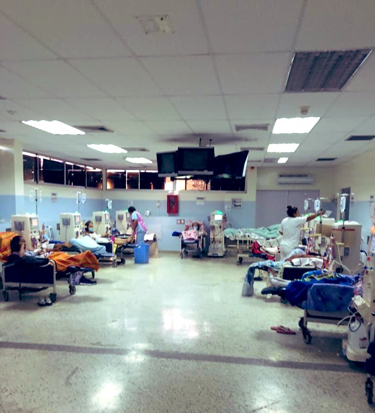 Todos los días el Equipo Médico, Enfermería, Administrativo y Obrero de la Unidad de Hemodiálisis Dr Edgard Moglia del @IVSSAVANCESNE <a href="/ivssoficial/">.</a> , trabaja arduamente por nuestros pacientes. Día Domingo y seguimos trabajando ! #Todopornuestrospacientes 
#Trabajandopornuestra🇻🇪