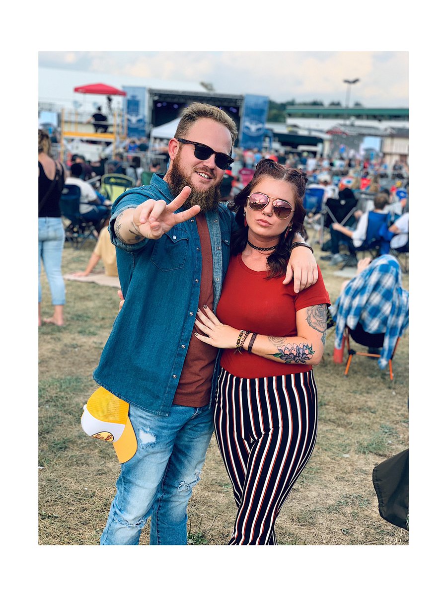 OhThatTylerKid_'s tweet photo. @TTChilders “i’m all your’n and you’re all mine..” great show last night!! https://t.co/8f2iqDqxWW