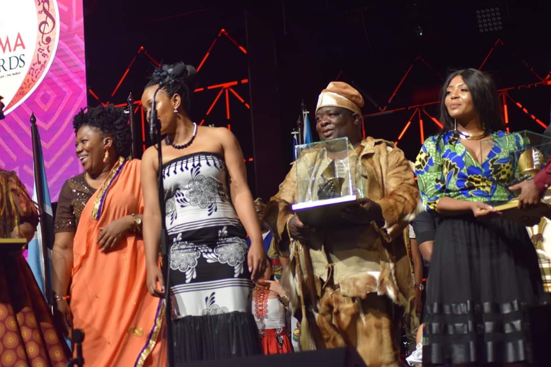 NWPGOV's tweet photo. Re lebogisa Moitsanape wa setso yo gape e leng mmoki, Rre Boikanyo Ramogoelelo fa a ne a amogetse kabo e kgetegileng mo dikabong tsa #SATMA14 tse di neng di tshwaretswe ka kwa Mmabatho Convention Centre. #NWPG #BJBB #FreeToBeMe #HeritageMonth2019 #TourismMonth2019 https://t.co/k0MPN7dI3v