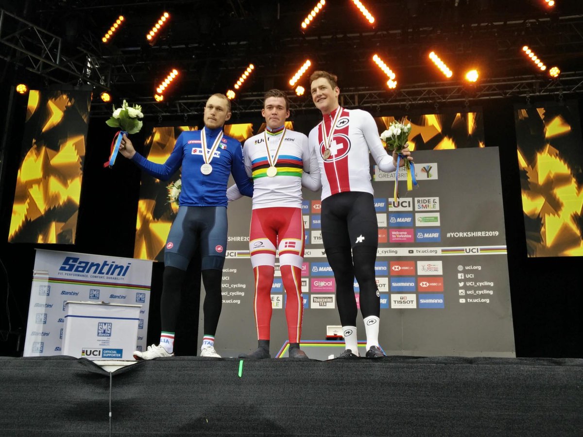 giomalago's tweet photo. Lo splendido argento di @MATTEOTRENTIN nella prova in linea chiude il grande Mondiale #Yorkshire2019 della #NazionaleCiclismo🇮🇹. Due ori, due argenti e un bronzo: @Federciclismo terza nel medagliere, protagonista in ogni categoria e pronta alla volata per #Tokyo2020. Complimenti! https://t.co/Oh3yufS0lj