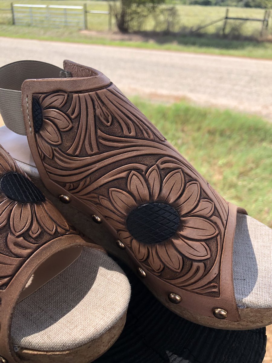tymo989's tweet photo. Wedding shoes finished up👍🏼 https://t.co/qSy1FJ3PmF