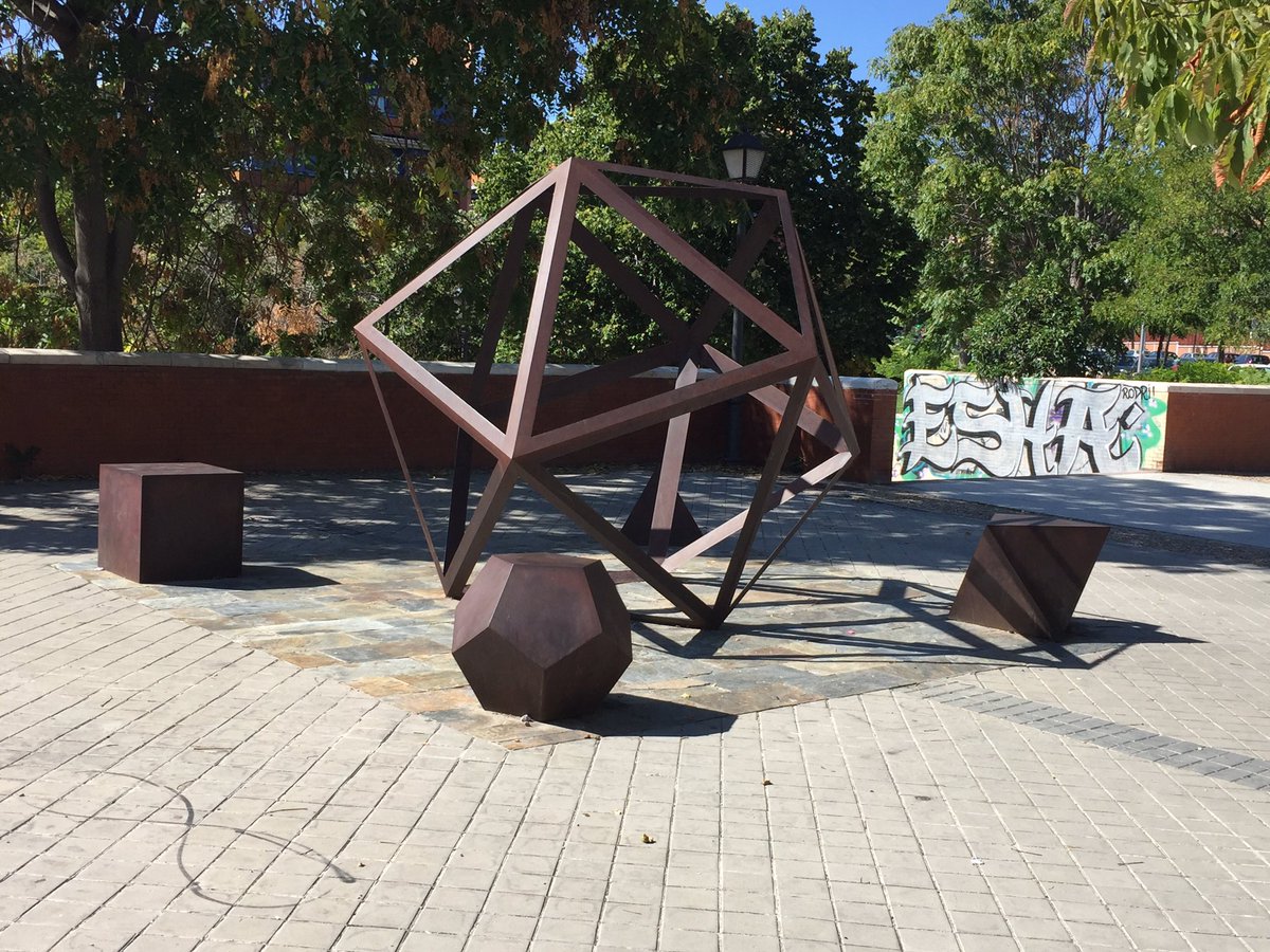 bblanc0's tweet photo. Profes de mates en Madrid, qué suerte tenéis con este conjunto escultórico!

Son 5 esculturas que tienen un sólido platónico central, rodeado de los otros 4. 

Hoy hemos encontrado dos, icosaedro  junto al IES Juan de la Cierva y el tetraedro en la Plaza de Ortega y Munilla. https://t.co/qoStrJOENp