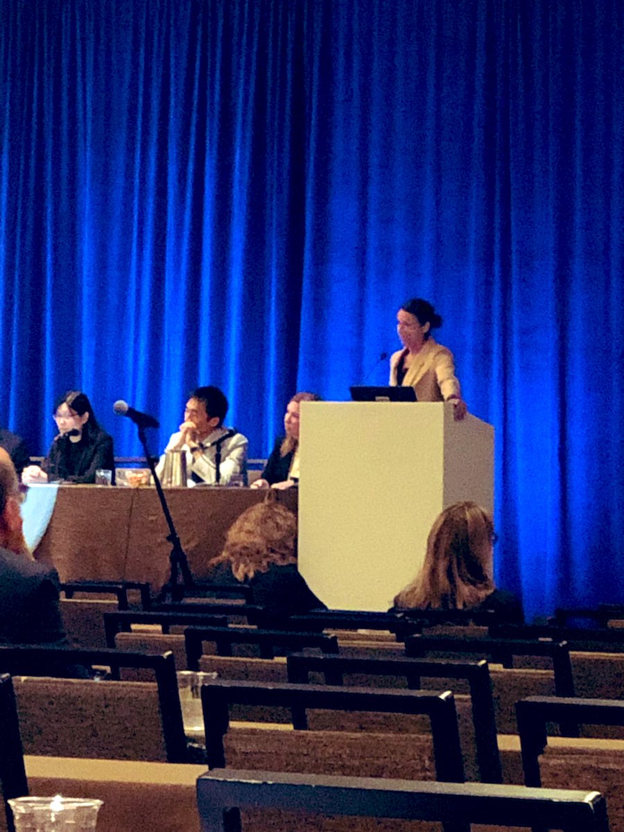 MohitButaney's tweet photo. LOTS of interest and questions for @candacegranberg @pgargollo @MayoUrology #SPUfall19 about single port surgery - clearly at the cutting edge for improving surgical cosmesis. Patient selection is key. https://t.co/uOsTy0mXwy