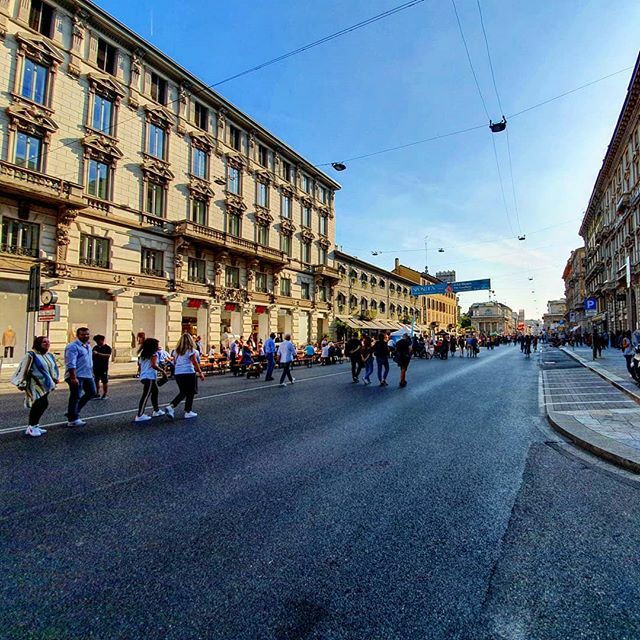 marmaz's tweet image. Corso Buenos Aires tutto per le persone. Facciamolo ogni domenica!

#milano #lesscars #fewercars #spaziopubblico #carfreeday #corsobuenosaires #shopping #sport ift.tt/2m66XEV