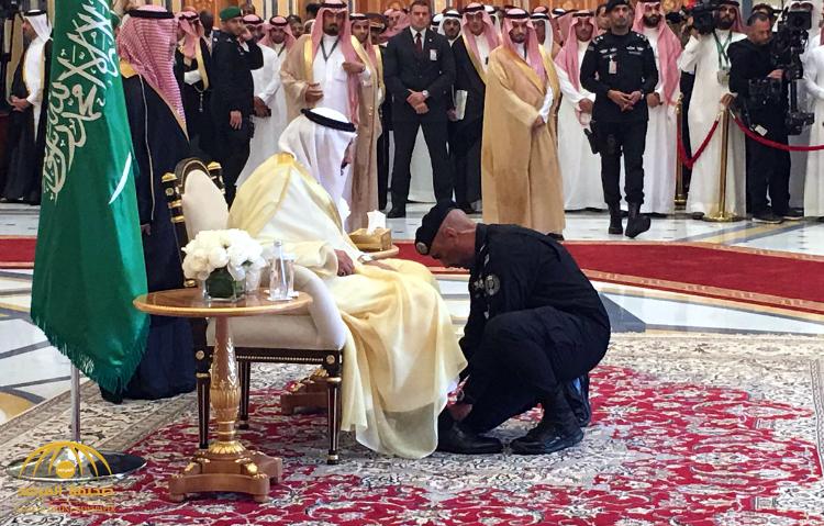 سعيت بكل جهدٍ طوال 3 سنوات، لاستضافة الحارس الأمين #عبدالعزيز_الفغم عبر برنامج #اللقاء_من_الصفر

وكان زاهدا في الظهور ويكرر اعتذاره في كل مرة بأدبٍ جمّ؛ لأنه كان يرى في مهمته واجبا تجاه والده ووالدنا جميعا الملك سلمان

رحم الله "الفغم" وأسكنه فسيح جناته
وألهم ذويه الصبر والسلوان