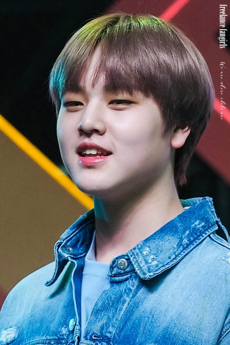 fl_fangirls's tweet image. 190929 นัมโดฮยอน 🦋 #NAMDOHYUN #남도현 #도현 #X1 #엑스원 #FLAϟH #KCONTHAILAND2019 #X1_KCON 

อ้วงงง คนสุดท้ายแล้วลูกกก 😆