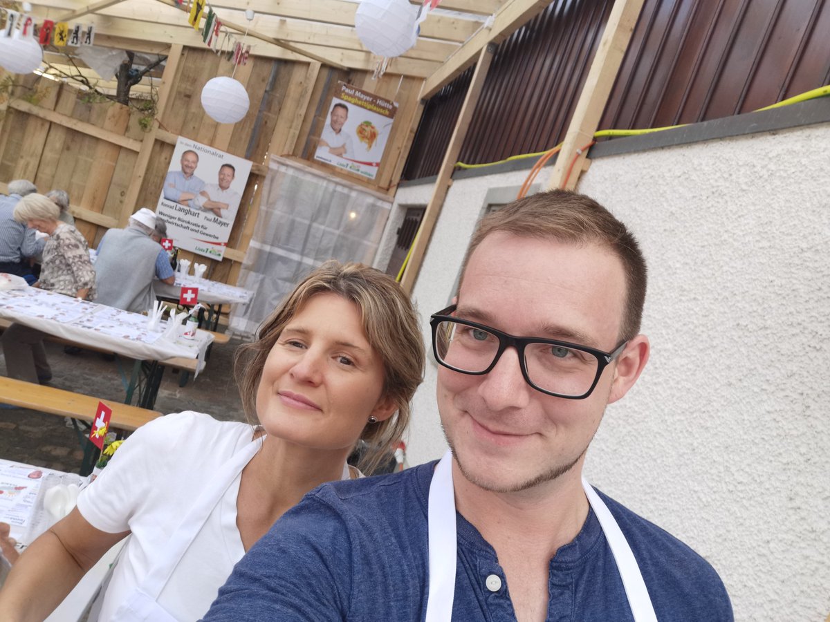 MFrauchi's tweet photo. Tolles Herbstfest in #Flaach heute im Paul Meyer Hüsli der SVP 😊

Danke auch an @hansuelivogt @NinaFehrDuesel @BabaSteinemann @this73 @SchlaepferThe und alle anderen für den tolle Einsatz! Über 25kg Spaghetti sind an Mann und Frau gekommen heute 😊 https://t.co/7atoxYsaQE