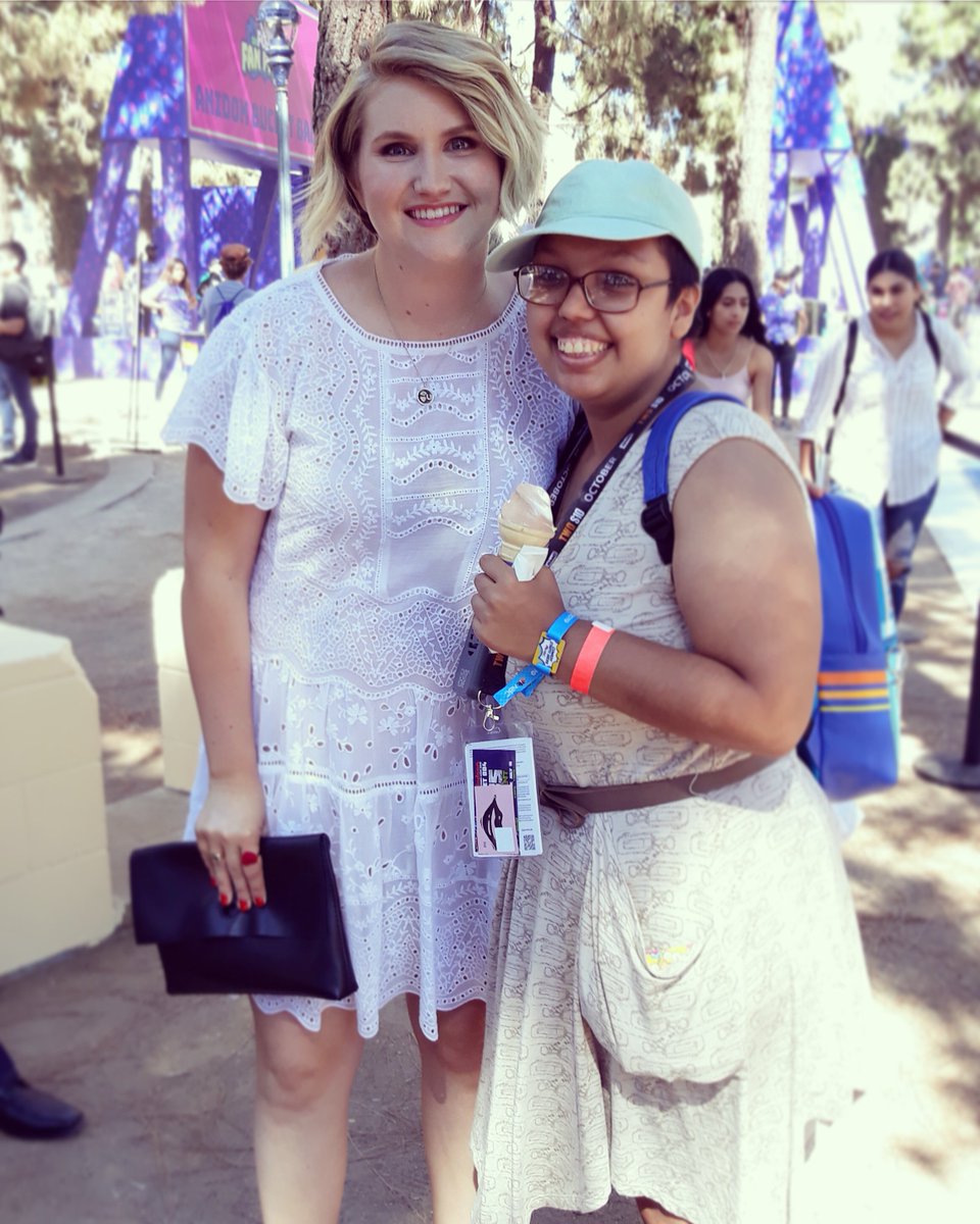 geekpunzel's tweet photo. In honor of @blesstheharts premiering tonight here's a throwback of me(ice cream in hand😂) meeting @jillianbell at #SDCC2019 
She was beyond sweet✨
The literal highlight of an epic weekend. 
#BlessTheHarts https://t.co/q2DLdf8mQW