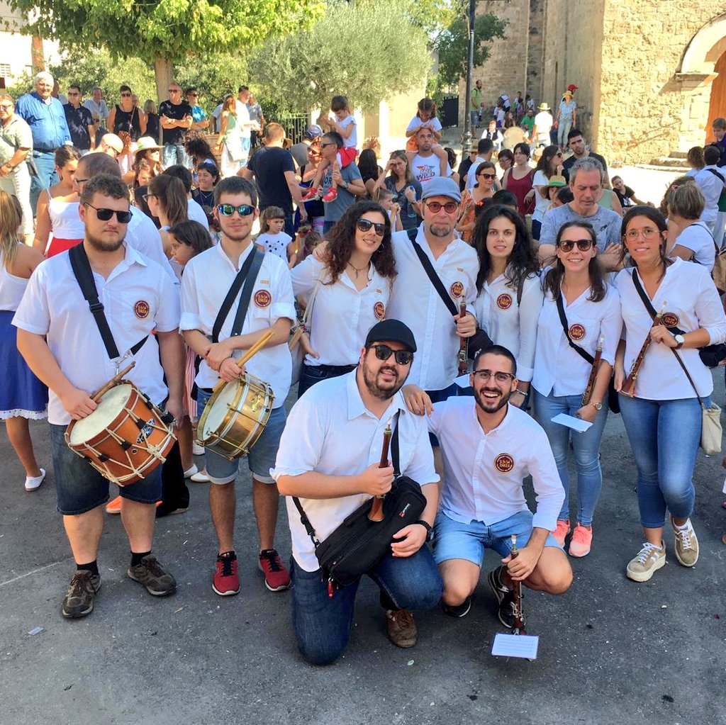 SiFaSolToquem's tweet photo. Avui a @LaGotimada de #Torrelavit amb els Gegants, capgrossos i danses. #grallers https://t.co/aGzlzNQIdr