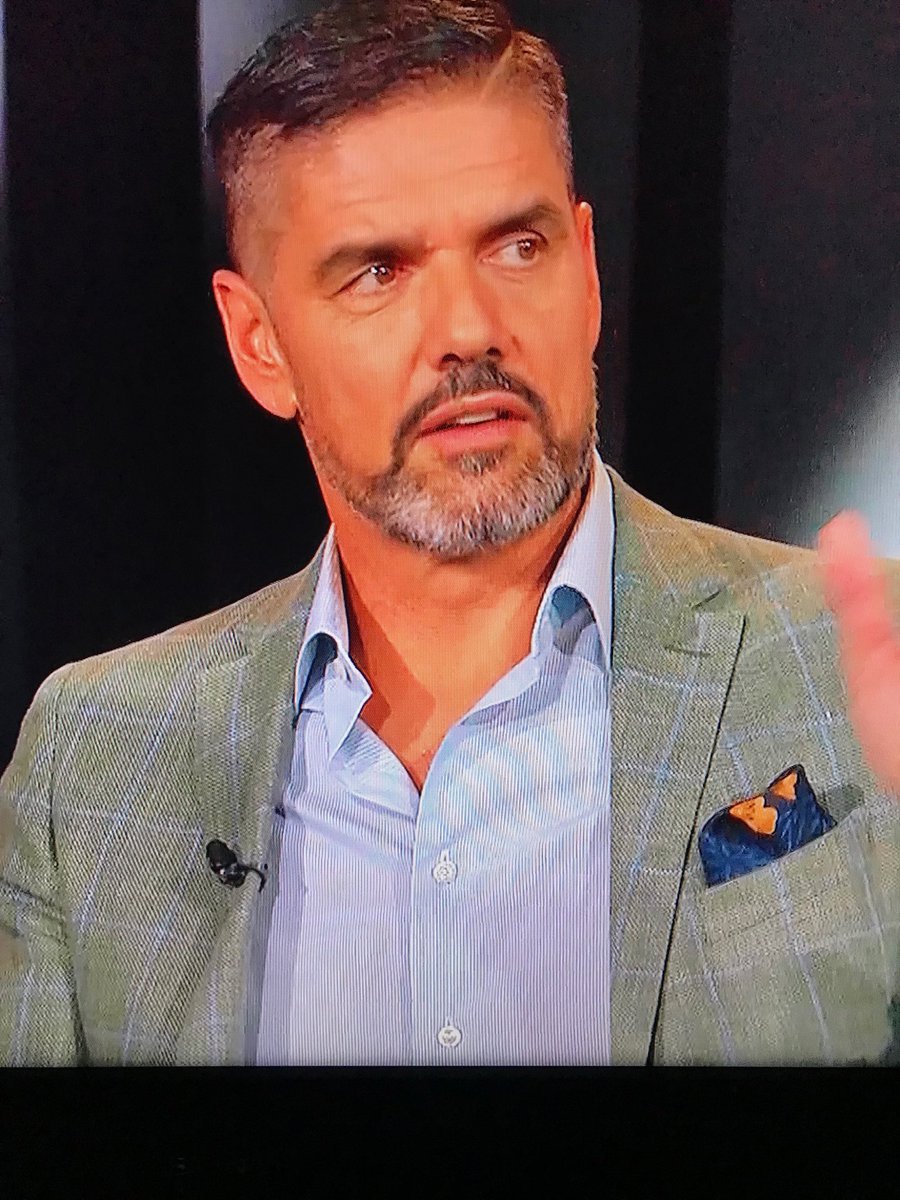 PascalZubi's tweet photo. #teleclubsport live #fussball #raiffeisen_super.league #gianniwyler #philippemontandon.alles nur auf@Teleclub.Top Kleiderwahl einmal mehr von #kubykara👍 und #excelsiorclassics 👌#allespielealletore #pz1 #eventis #tecnatives #Ems #garageernstbuserag #g_hinsektenschutzgitter https://t.co/5sM4uQx8yJ