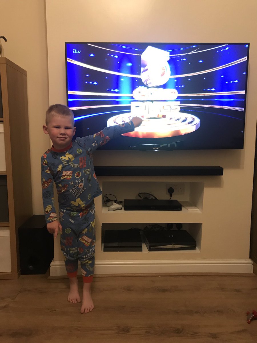 kar_lear's tweet photo. My jack ready for #5GoldRings loves it @Schofe https://t.co/reP87lf5G2