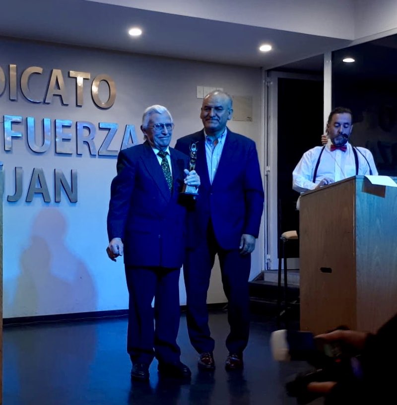 juancjuarez11's tweet photo. #Lujan premios #NegritoManuel medios de #comunicación y #Periodistas por destacada labor.Gracias #RosaImpini x la invitación #felicitaciones por #organización @Somos_Lujan @majucor @GermyGorreri @AielloOscar @cachoduarte57 #MirtaGomez #PinkyDiaz #FichiBertini #JuarezIntendente https://t.co/0OcO6ZncDq