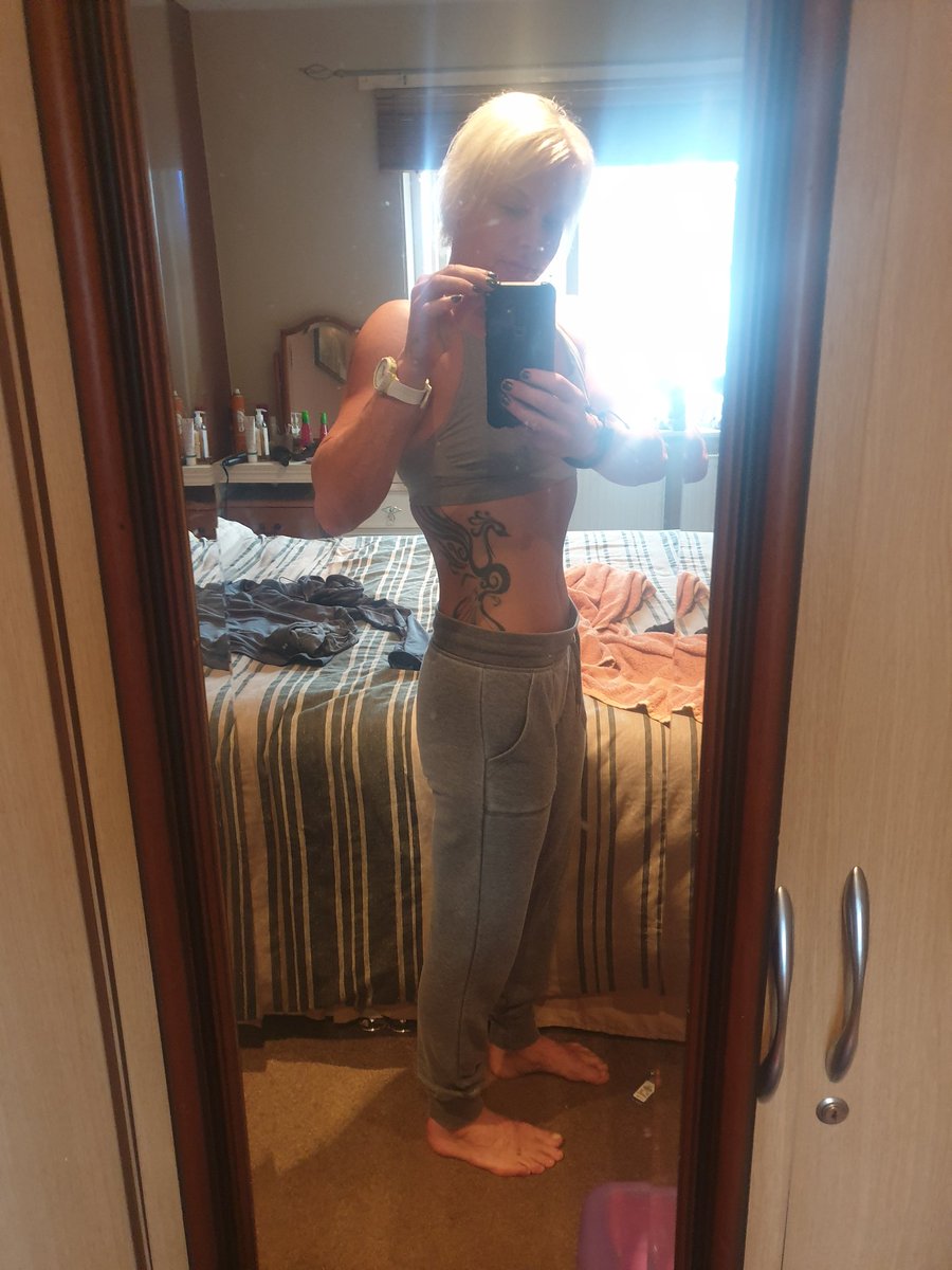 samcarmenbrown's tweet photo. Working hard, digging deep, always give yourself 100%. Nevwr give up, you may pause you may wobble but you never never quit.
#bodybuilding #bodybuilder #ifbb #ifbbpro #fitness #personaltrainer https://t.co/nvs8JbRnfB