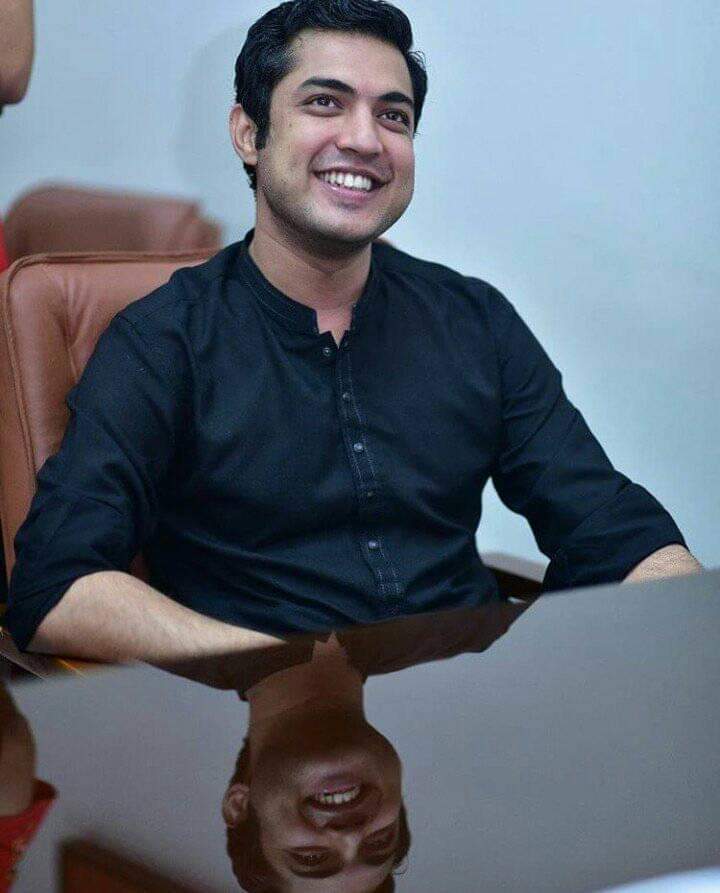 SHAHARYARKHAN26's tweet photo. کیا حُسن تھا کہ آنکھ سے دیکھا ہزار بار
پھر بھی نظر کو حسرت دیدار رہ گئی
#Best_Writer
@iqrarulhassan https://t.co/vN5BU4Trgh