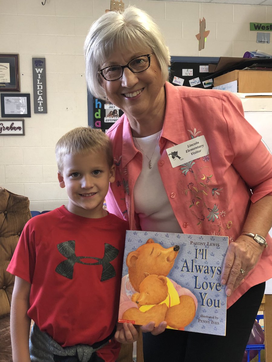 GrahamTeach1's tweet photo. Our September guest readers included a grandma, an aunt, and a brother. It is always fun to see what book our star students are going to choose! #Lincoln379 https://t.co/mKSAJScG6z