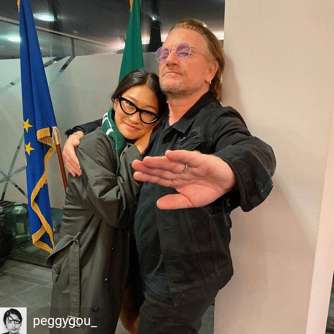 daniDpVox's tweet photo. #Bono in #Dublin
Ph. @peggygou_ - When Bono protects you @u2 ❤️ #Gou2
유투 보노 - https://t.co/5HGJfcyUoB
#U2 #U2NewsIT https://t.co/y7c62QAVwU