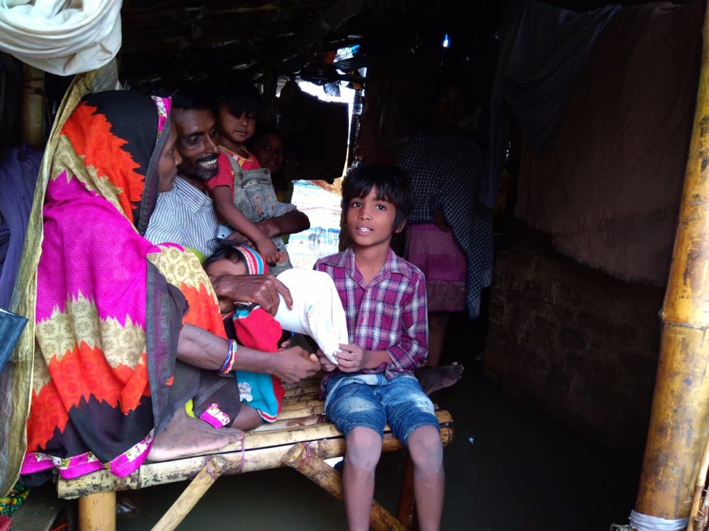 vikashbsw's tweet photo. People are struggling in #patnaflood #nowater #nofood we are working with local youth to provide support in Slum as they don’t hv resources pls support our work #phdchat #bihar #patna #india #realwork https://t.co/lkS2meiNfu https://t.co/Xq1jCXxLNA