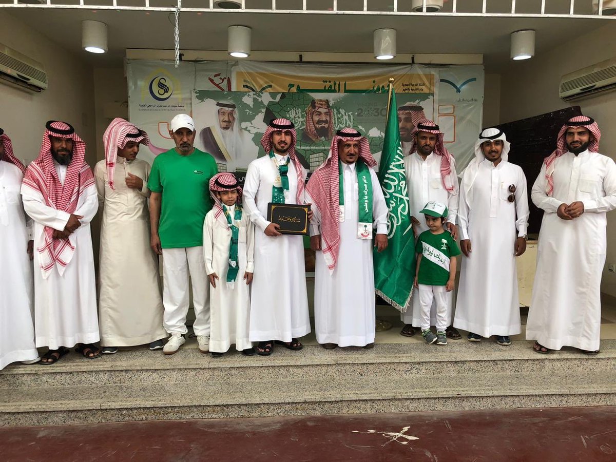 AlrowilyAl's tweet photo. #عشيرة_العلمة عدّة تكريمات يتلقها الاستاذ / سعود ذياب القميليز  لمشاركاته الفعالة في انجاح مهرجانات اليوم الوطني .بعدة مناطق - الف الف مبروك ابو خالد
#الروله #طريف #عنزه https://t.co/DVN89efqDH