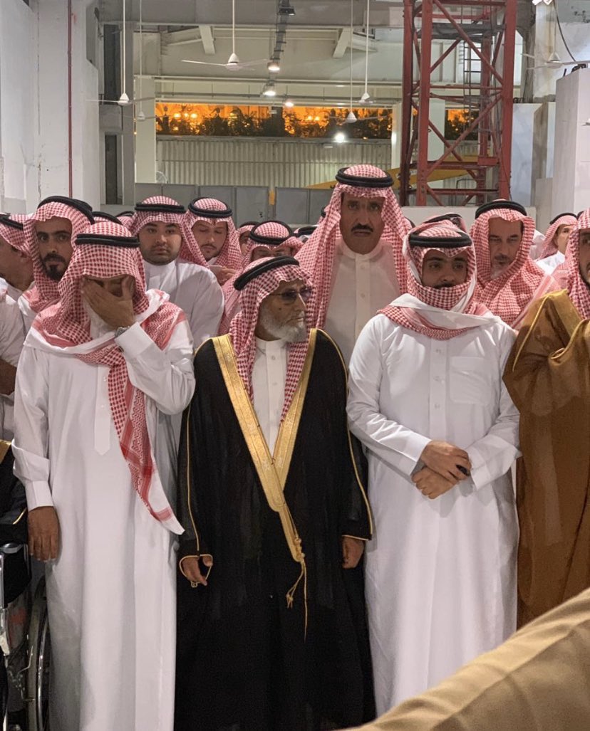 Rt_alali's tweet photo. شارك في الصلاة على فقيد الوطن
#عبدالعزيز_الفغم رحمه الله الدكتور :
مشعل بن ممدوح بن سليمان آل علي

الذي قدم العزاء لوالد الفقيد وإخوانه وكان الدكتور برفقة معالي المستشـار في الديوان الملكي الدكتور سعد الشثري وتقبل الجميع ماقدره الله وهذا يدل على تلاحم ابناء هذا البلد الطاهر. https://t.co/nn13msFOZ9
