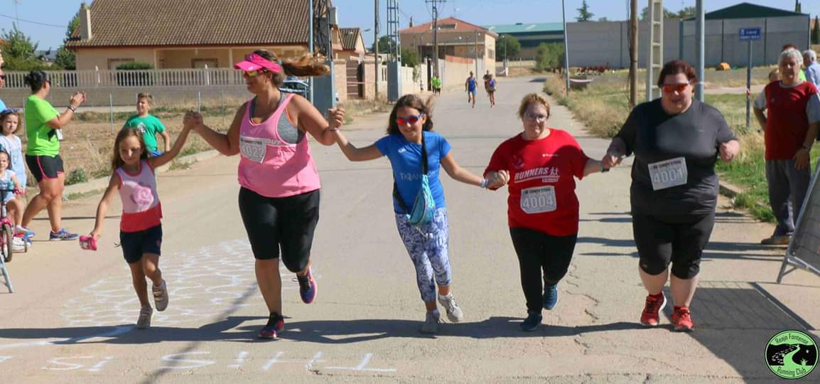 tiapaz's tweet photo. @CDATarancon Carrera fuente de pedro naharro, con mis chicas 🥰🤩 https://t.co/LVxOZwS3fs
