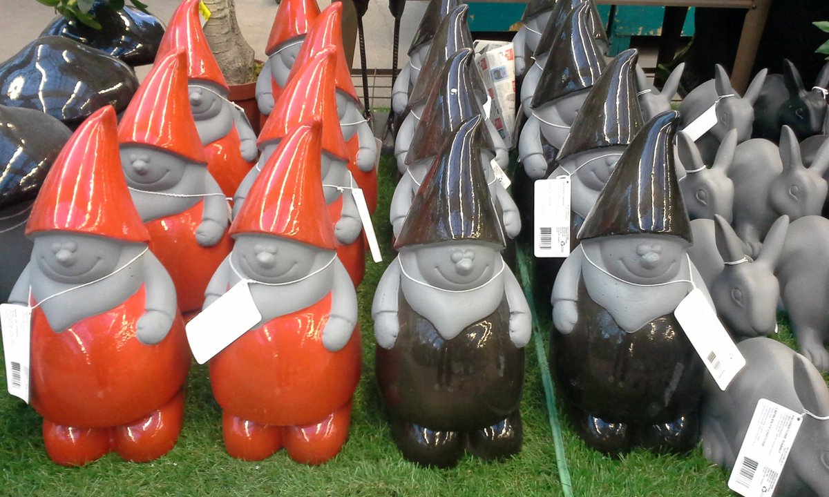 New recruits have infiltrated the garden centre
#GardenOrnaments 😁