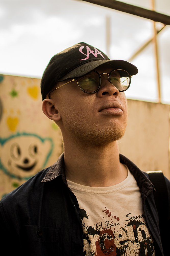 DidierLefa's tweet photo. @YVan_TaNgo @makchris_ @criminel_dlasap Au tour de @titi_titoun
lui, il était en mode Portrait, le talent est bien présent 

#237Meet_photographe #yaoundemeetup https://t.co/JrVOZW8fLR