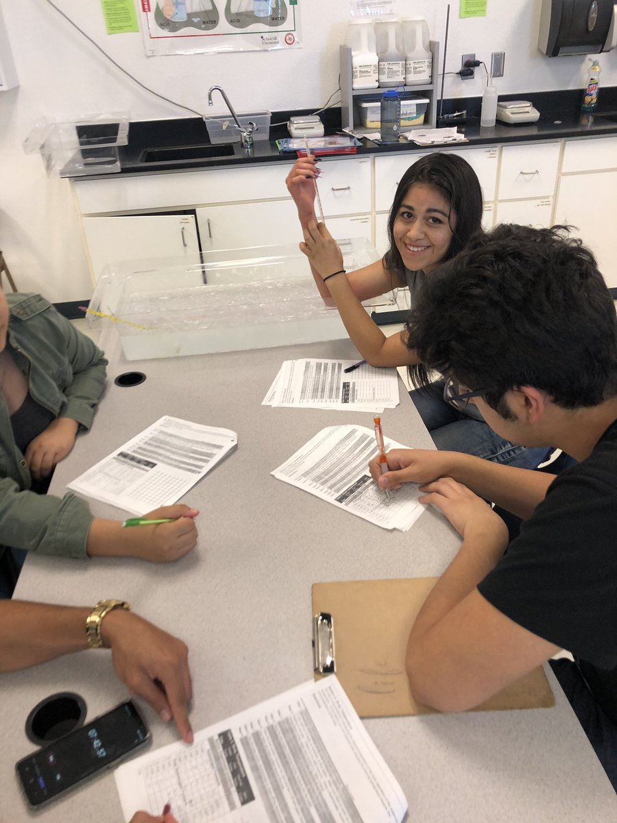 Ceca Anatomy &amp; Physiology students examining their Integumentary system in action in a temperature regulation lab! #WeAreCeca <a href="/cecascience/">CECA SCIENCE</a>