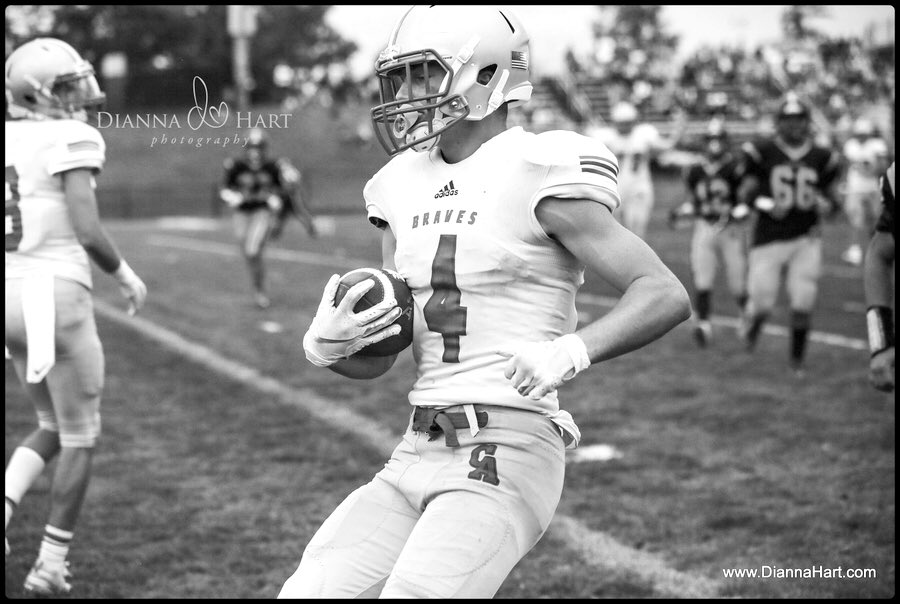 DiannaHartPhoto's tweet photo. CA Braves Football. #codyAikey #chaseMorgan #TannerSmith @MVierhile @SecVFootball @CABravesFB @CABraves #touchdown #sectionVFB https://t.co/YaAdUsSpFE
