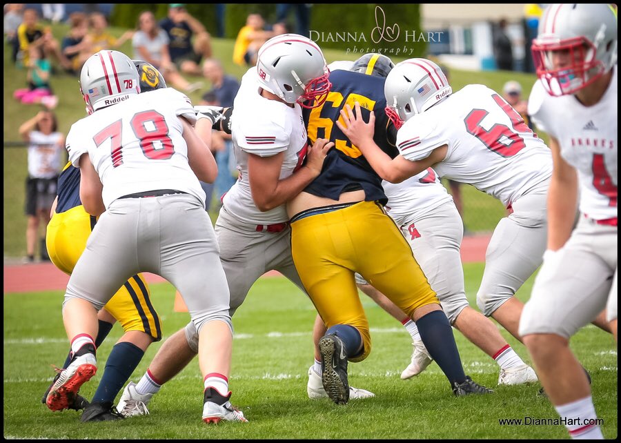 DiannaHartPhoto's tweet photo. CA Braves Football. #codyAikey #chaseMorgan #TannerSmith @MVierhile @SecVFootball @CABravesFB @CABraves #touchdown #sectionVFB https://t.co/YaAdUsSpFE